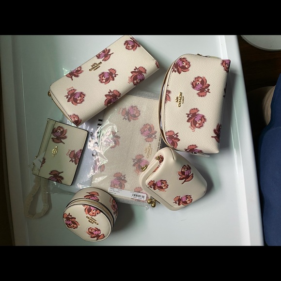 NWT! Coach NEW 6 piece Floral Blooms set- PRICE for SATURDAY ONLY!!!!! - Picture 6 of 14